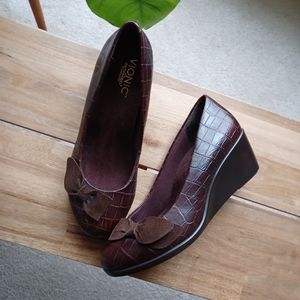 VIONIC Lena Women's Orthaheel Wedge Size 8 Brown Croc Leather Embossed Bow EUC